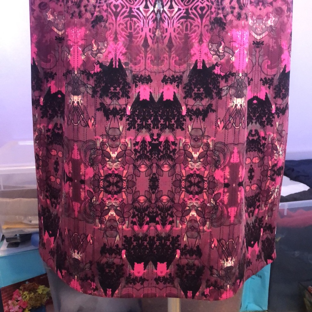 MAGGY LONDON SCUBA STYLE GEOMETRIC PRINT DRESS • BLACK/RED/PINK • sz 10 • NWOT - Picture 4 of 12